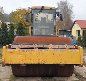 15.6t/2.1m válec CAT CS583 vibrační - 3