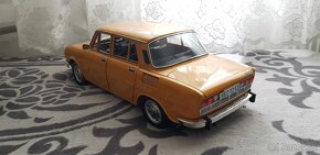 Predám Škoda 100 1:8 DeAgostini - 3