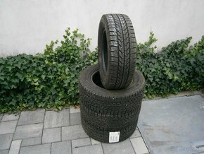 Predám 4x zimné pneu Goodyear 215/65 R15C 104/102T - 3