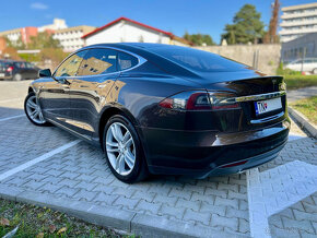 TESLA model S 85 s bezplatným nabíjaním - 3