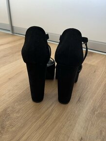 Čierne topánky na platforme s vysokým podpätkom - 3