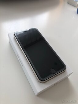 iPhone SE 3.gen 2022 128 GB Starlight - 3