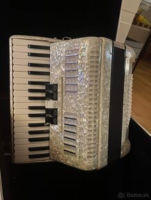 Akordeón Hohner 72 bas biela perleť + kufor (Nemecko) - 3