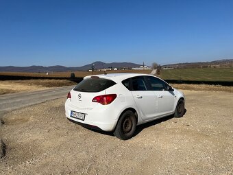 Opel Astra J 1.6 85kw - 3