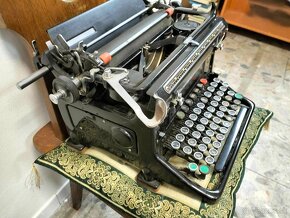 NAUMANN IDEAL--Predám funkčný písací stroj, Vyrobené v Nemec - 3