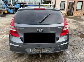 HYUNDAI i30 r. 2009 - 3