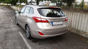 Hyundai i30 CW 1.6CRDi   42000km - kúpené v SR - 3