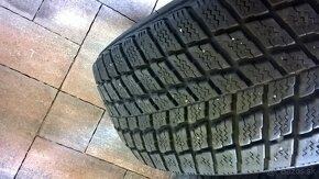 ZIMNÉ 235/65 R17 4 ks NEXEN 6 mm  a 2 ks MICHELIN cca 6-7 mm - 3