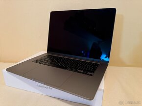 MacBook Air 15 8/256GB grey 100% stav - 3