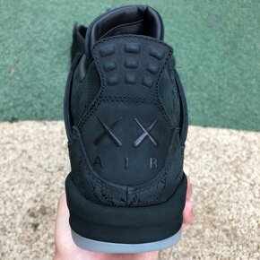 Air Jordan 4 Retro Kaws Black - 3