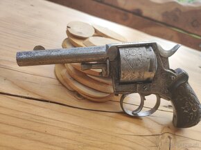 Historický revolver - 3