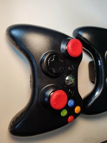 Predám 2 Xbox 360 ovládače s adapterom - 3