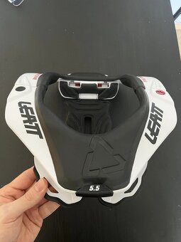 Nový chránič krku Leatt Neckbrace GPX 5.5 - 3