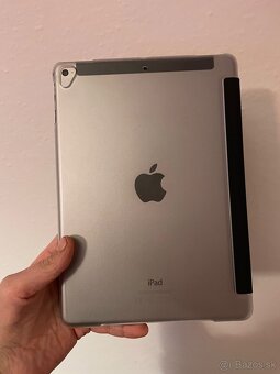 iPad air 2.  64GB - 3