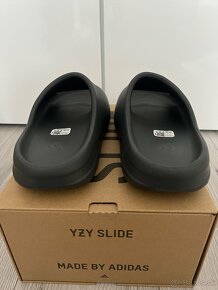 Adidas Yeezy slides, Granite (sivá) 42 - 3