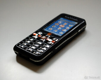 Sony Ericsson G502 - 3