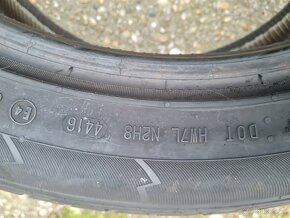 295/40R21 - 3