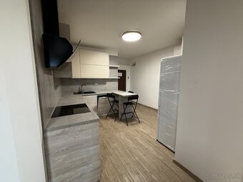 2 izb. zariadený apartmán, ŠUSTEKOVA ul. - 3