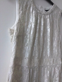 H&M nádherne čipkové krémovo- strieborné šaty, veľkosť 40 - 3
