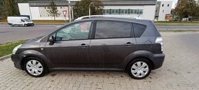 Toyota Corolla Verso 2.2 D-4D (7-miestne) - 3