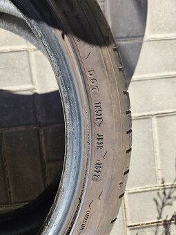 235/40 R18 - 3