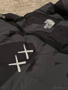 The North Face x Kaws puffer bunda - 3