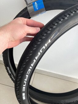 Predám plášť na bicykel 29x2.25 Schwalbe hurricane - 3