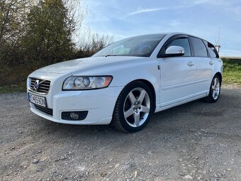 Predám vymením Volvo v50 d2 diesel 1.6 84kw - 3