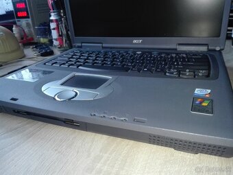 Acer TM. Windows XP SP3. LPT port/konektor. Floppy disk 3,5“ - 3