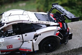 LEGO Technic 42096 Porsche 911 RSR - 3