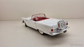 1:18 FORD THUNDERBIRD - 3