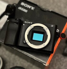 Sony a6300 + príslušenstvo a objektívy - 3