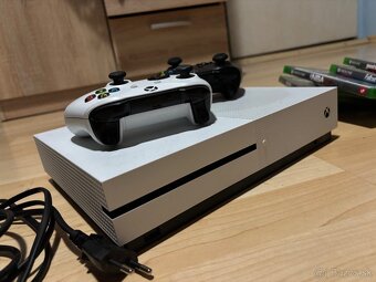 Xbox One S - 3