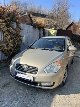 Hyundai Accent - 3