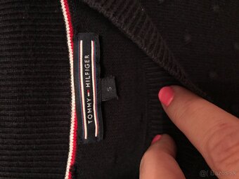 TOMMY HILFIGER originál bodkovaný dámsky svetrik S/M - 3