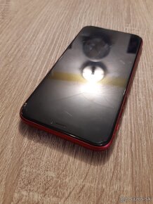 iPhone XR / 64GB Červený prasknutý displej - 3