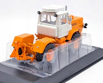 Traktor T-150K 1:43 - 3