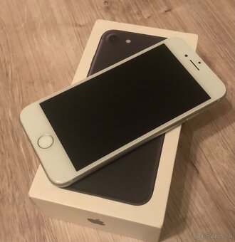 Apple iPhone 7 Silver 32GB - 3