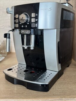 Predám plne funkčný kávovar Delonghi - 3