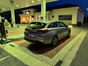 Hyundai i30 1,6 CRDI - stale platny inzerat - 3