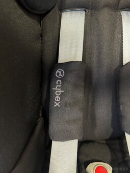 Autosedačka  Cybex Cloud Z i-size plus deep black  s bázou - 3