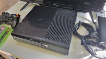 Xbox 360 E 250GB - 3