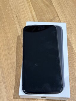 Apple iPhone 11 Black 64 GB - 3