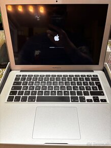 apple macbook air 13” A1466 - 3