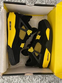 Jordan 4 Thunder yellow - 3