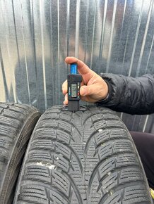 Nokian zimné 205/55r16 - 3