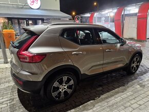 VOLVO XC40 B4 145kW AT8,V ZÁRUKE, ODPOČET DPH - 3