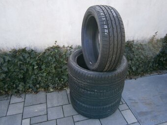 Predám 4x letné temer nové pneu Bridgestone 235/45 R19 95HXL - 3