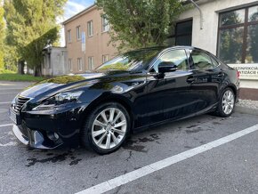 Lexus IS300H - 3