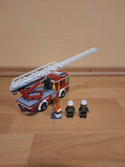 Lego City 60107 - Fire Ladder Truck - 3